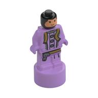 Minifig Trophy Statuette, Madam Malkin (Medium Lavender)