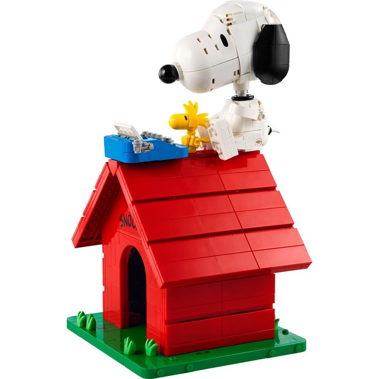 Peanuts: Snoopy's Doghouse