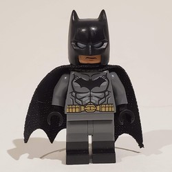 Batman, Dark Bluish Gray Suit, Black Cape and Cowl, Black Head, Black Boots, Small Batman Logo