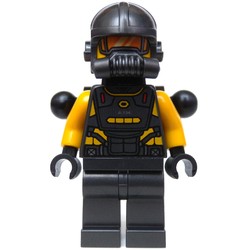 AIM Agent with Backpack, Pins